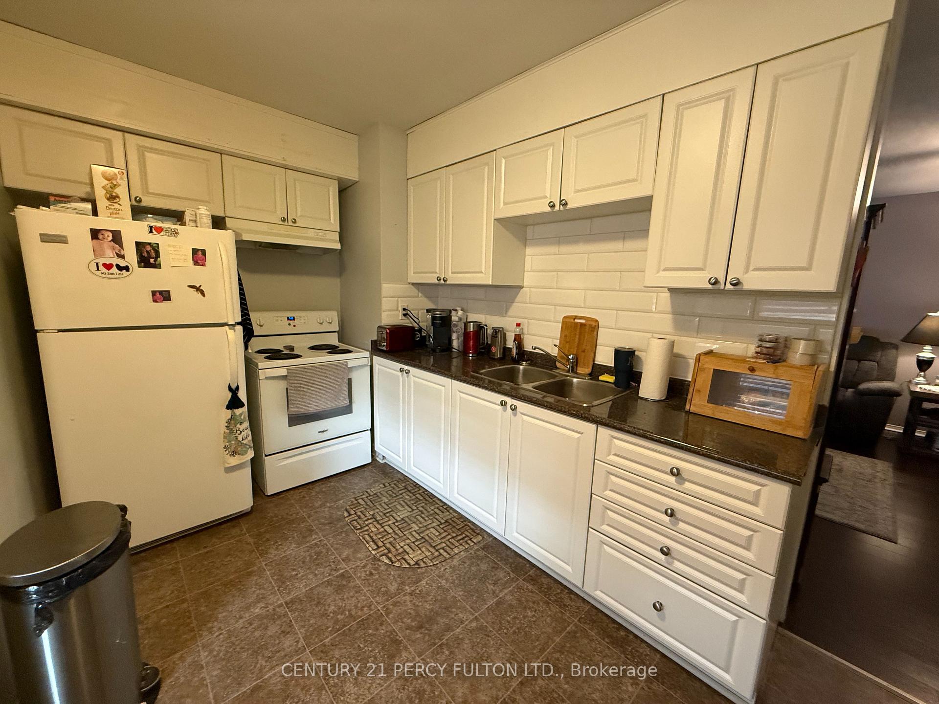 Photo 5 of Unit Unit 1, 220 Rosedale Drive, Whitby, Downtown Whitby — HOMEH