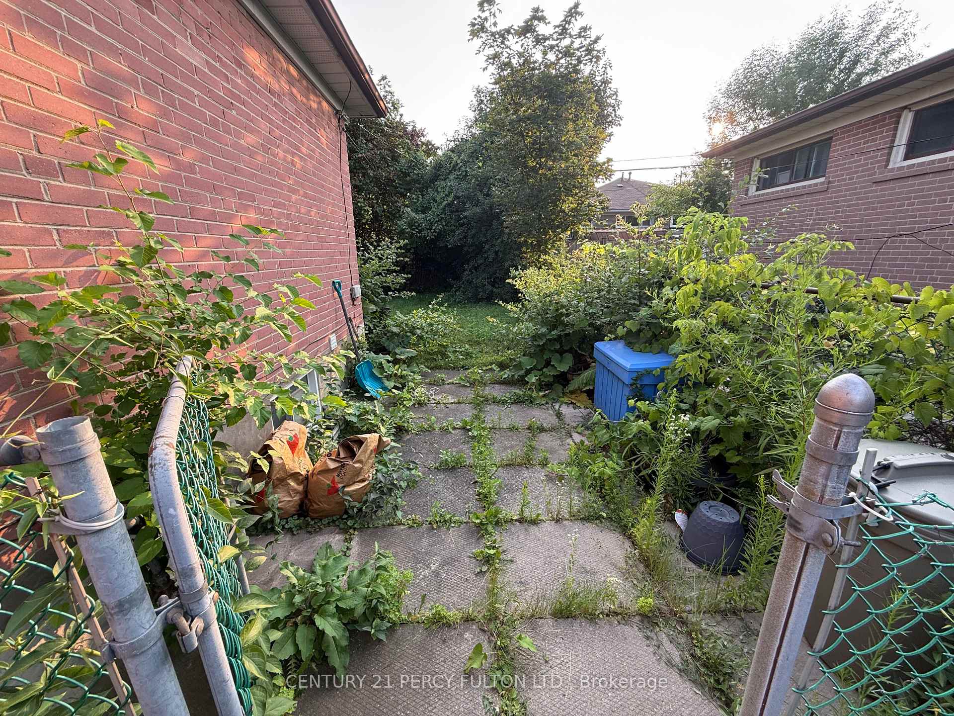 Photo 6 of Unit Unit 1, 220 Rosedale Drive, Whitby, Downtown Whitby — HOMEH