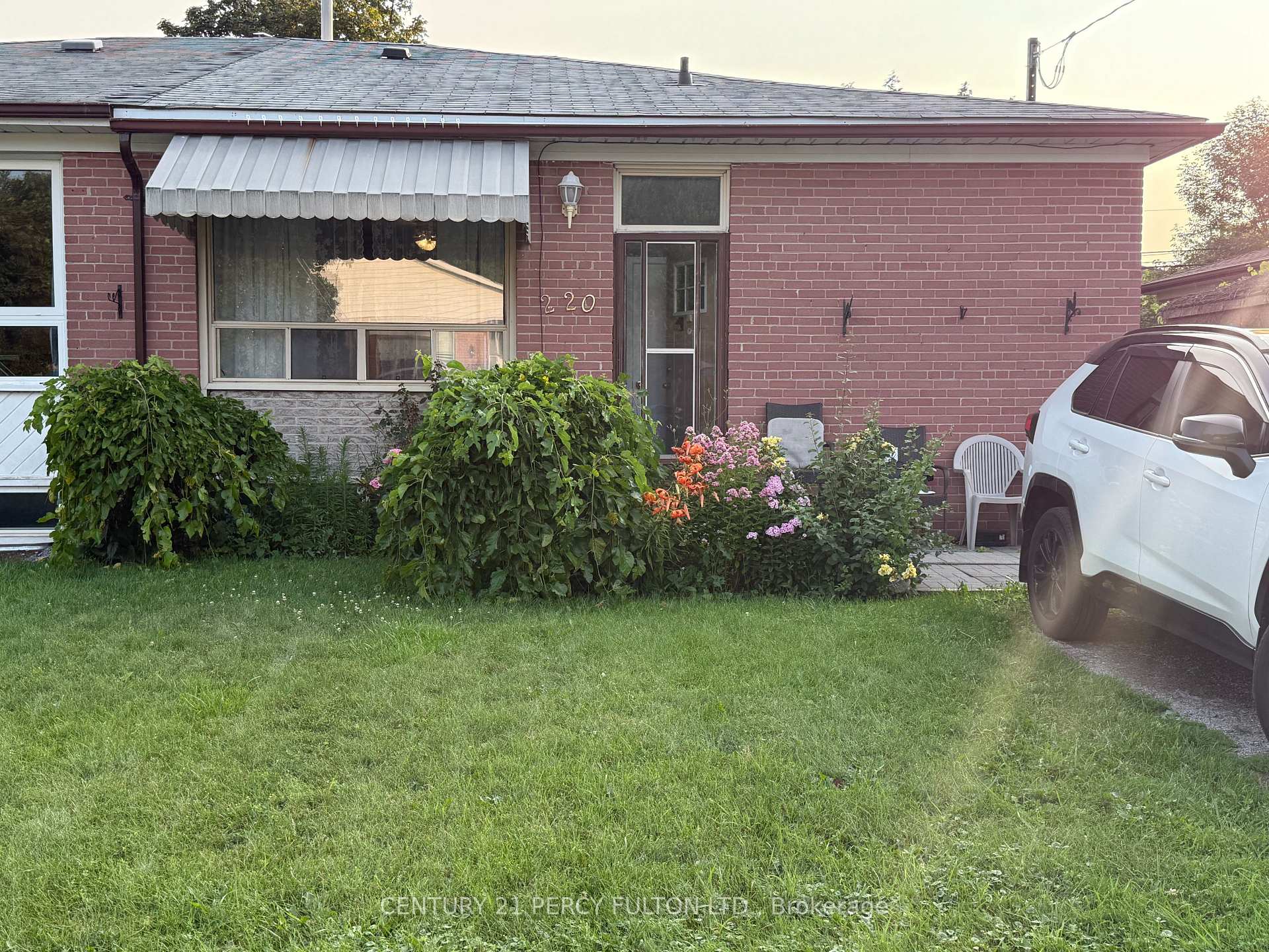 Photo 8 of Unit Unit 1, 220 Rosedale Drive, Whitby, Downtown Whitby — HOMEH