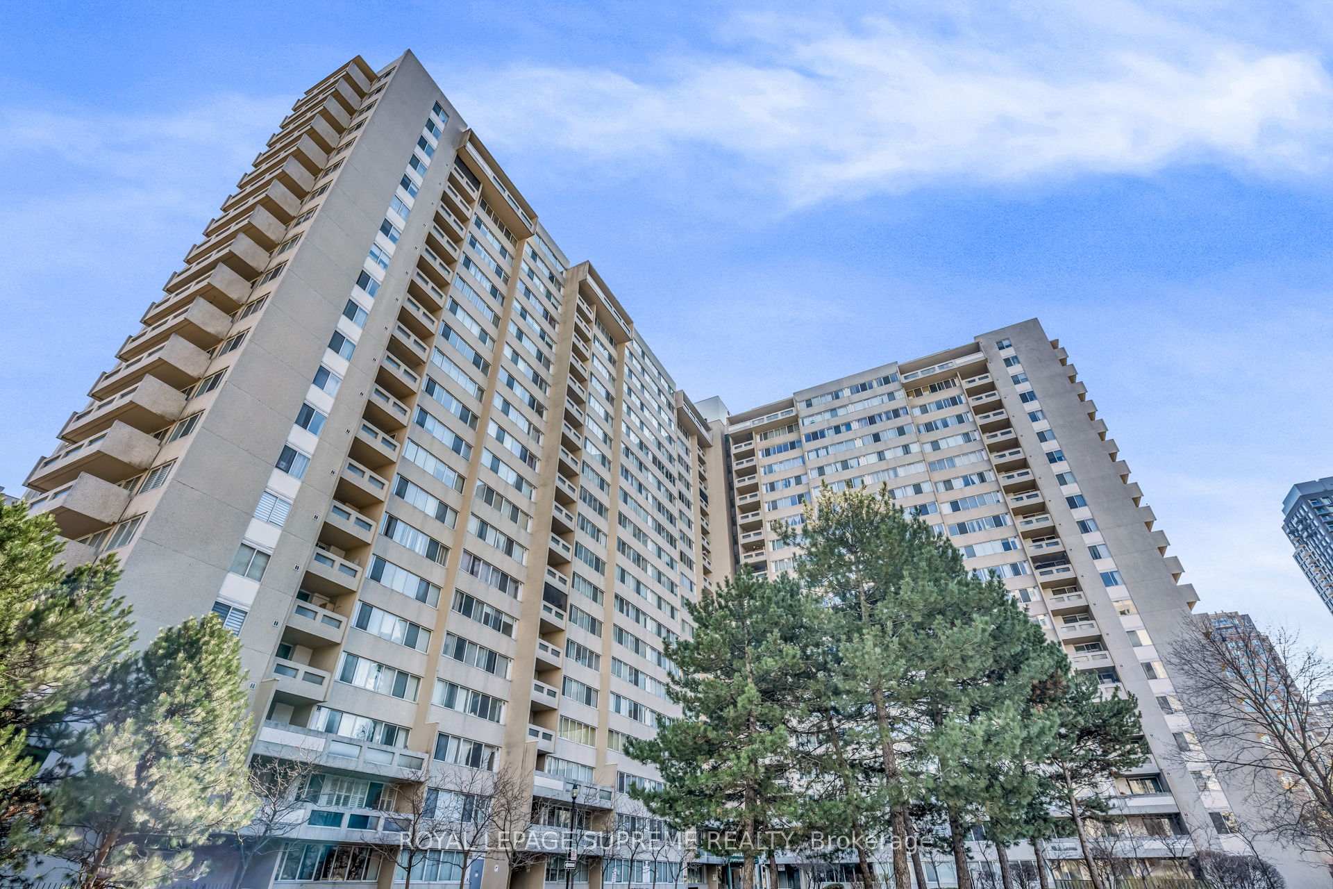 Photo of Unit 1907, 3590 Kaneff Crescent