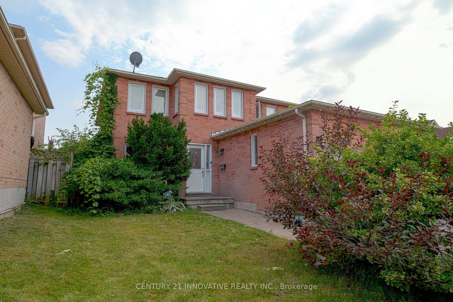 Photo 4 of 35 Magill Drive, Ajax, Central — HOMEH