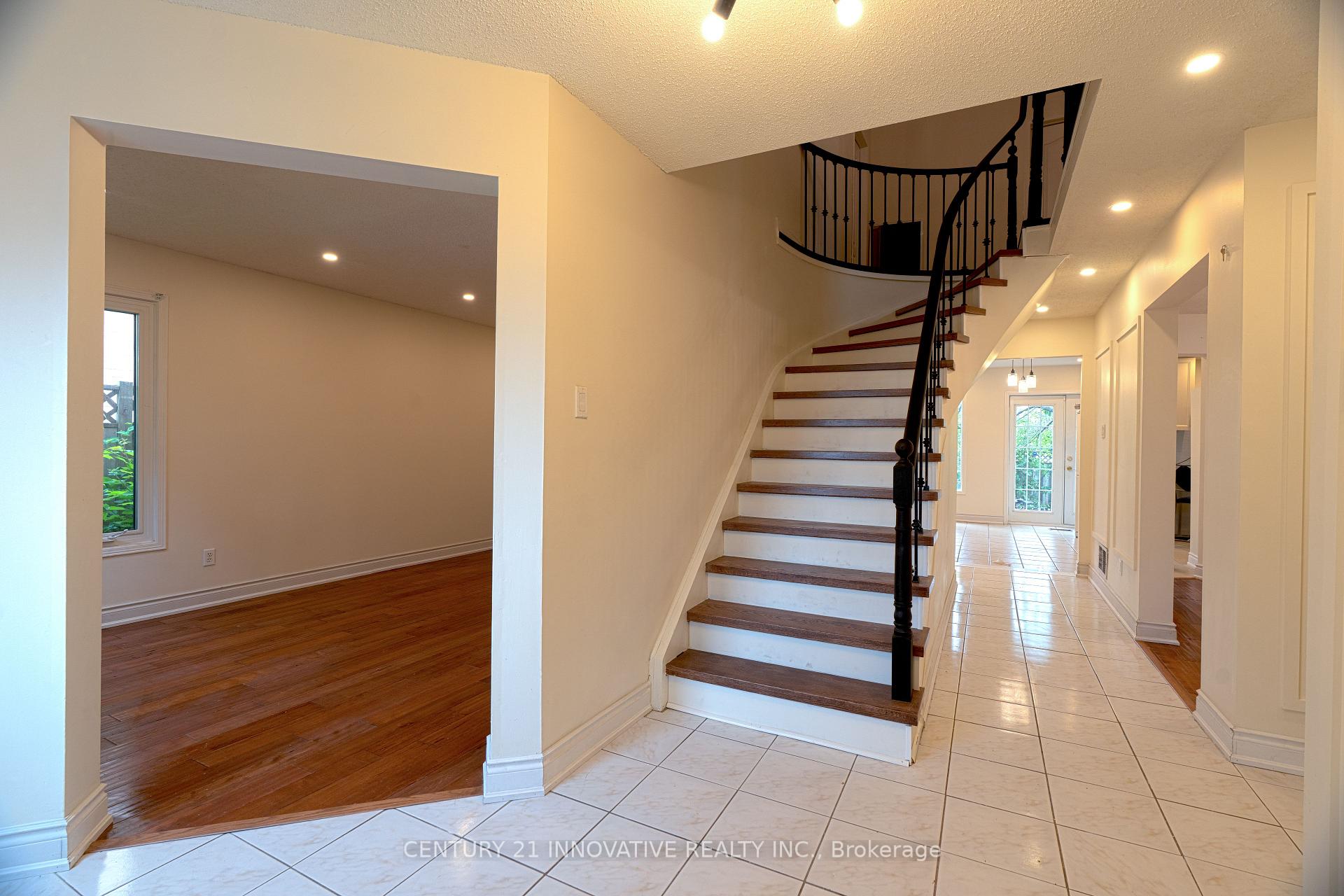 Photo 8 of 35 Magill Drive, Ajax, Central — HOMEH