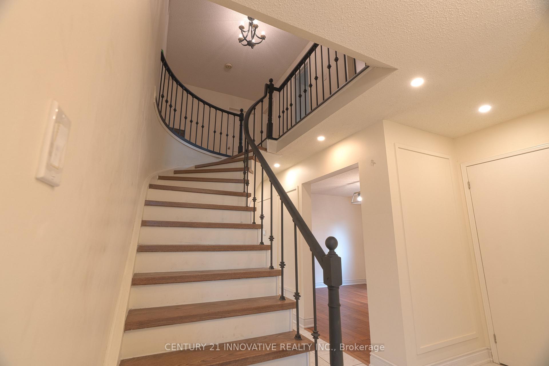 Photo 16 of 35 Magill Drive, Ajax, Central — HOMEH