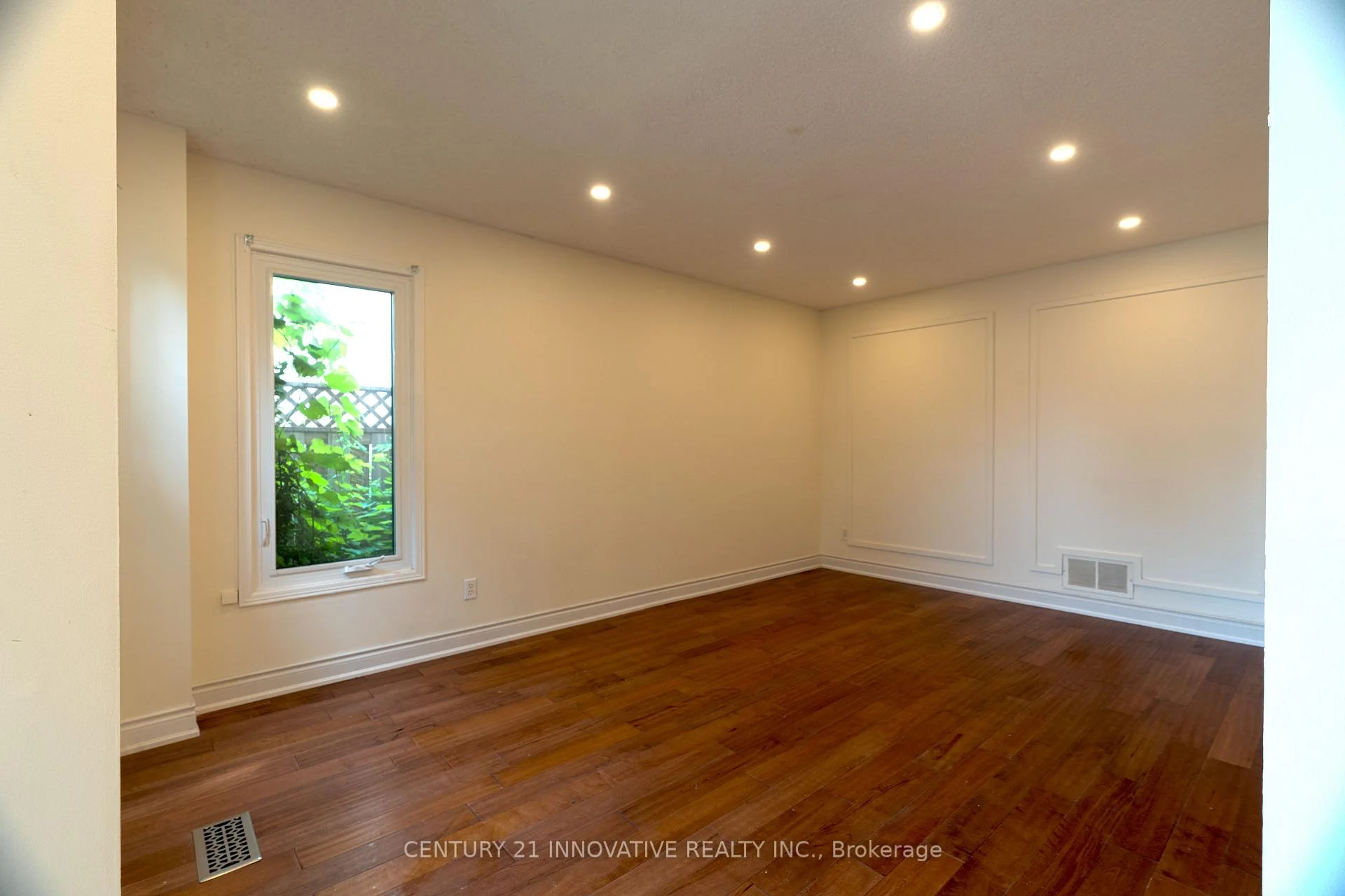 Photo 9 of 35 Magill Drive, Ajax, Central — HOMEH