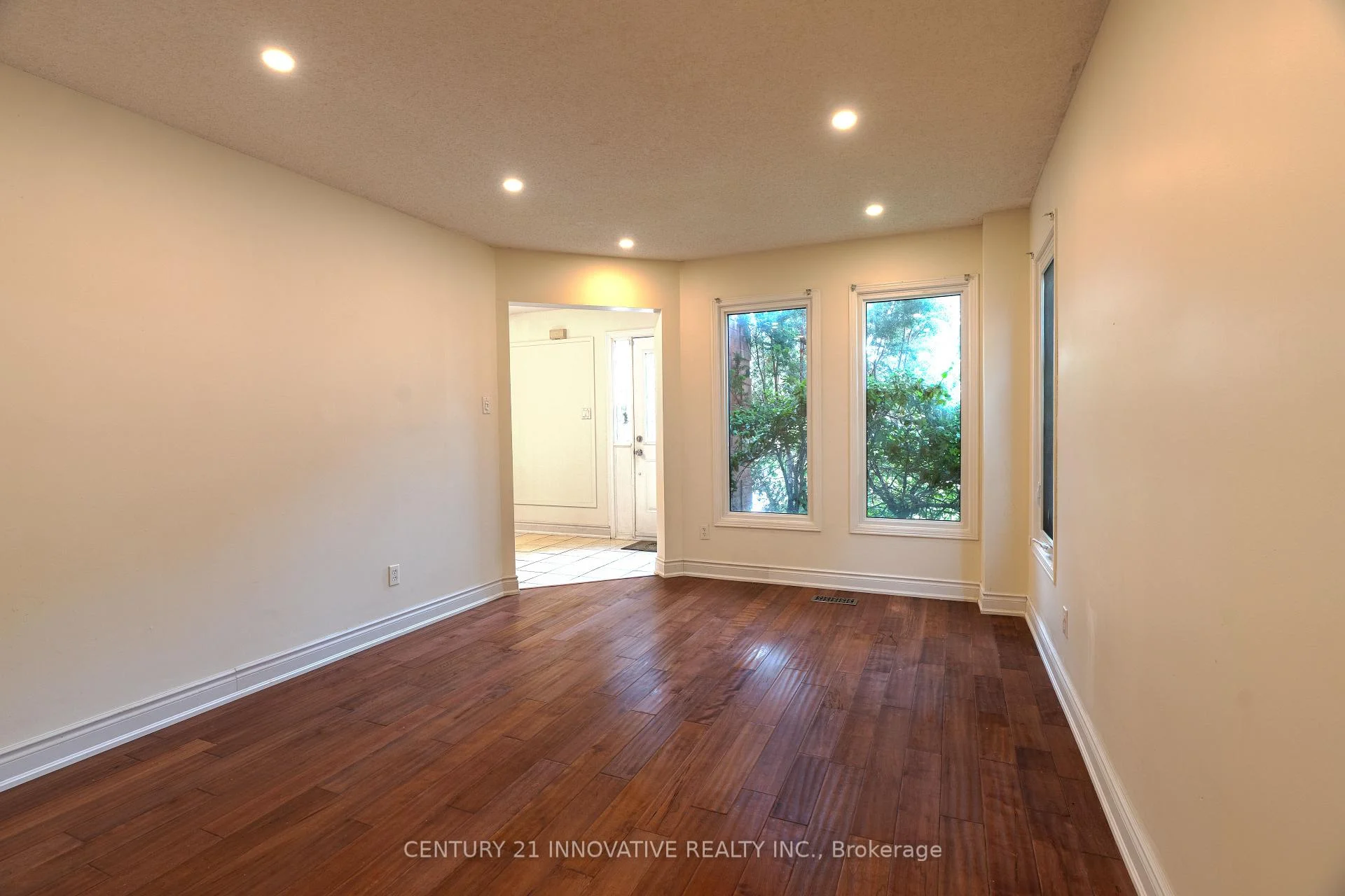 Photo 11 of 35 Magill Drive, Ajax, Central — HOMEH