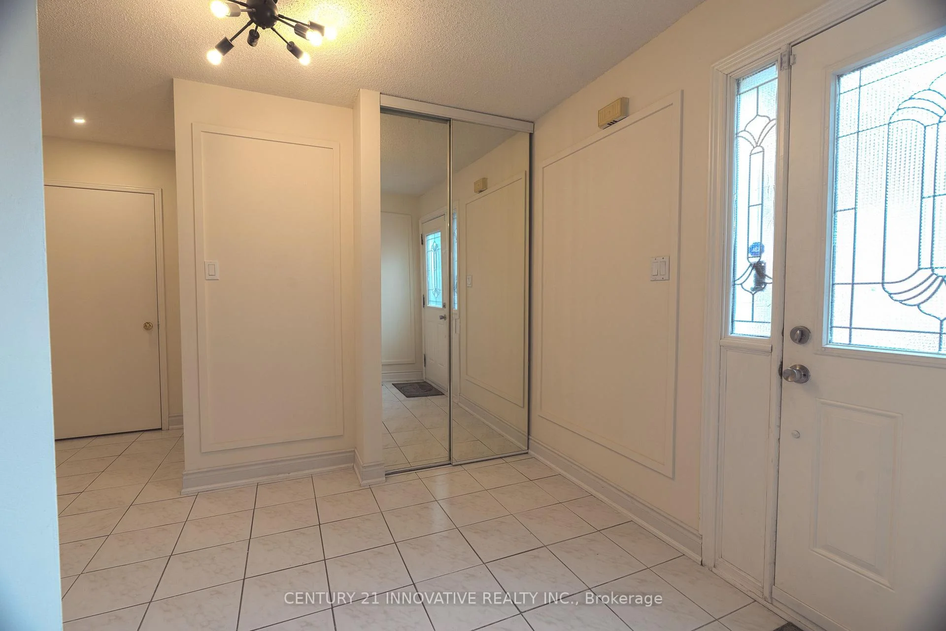 Photo 15 of 35 Magill Drive, Ajax, Central — HOMEH