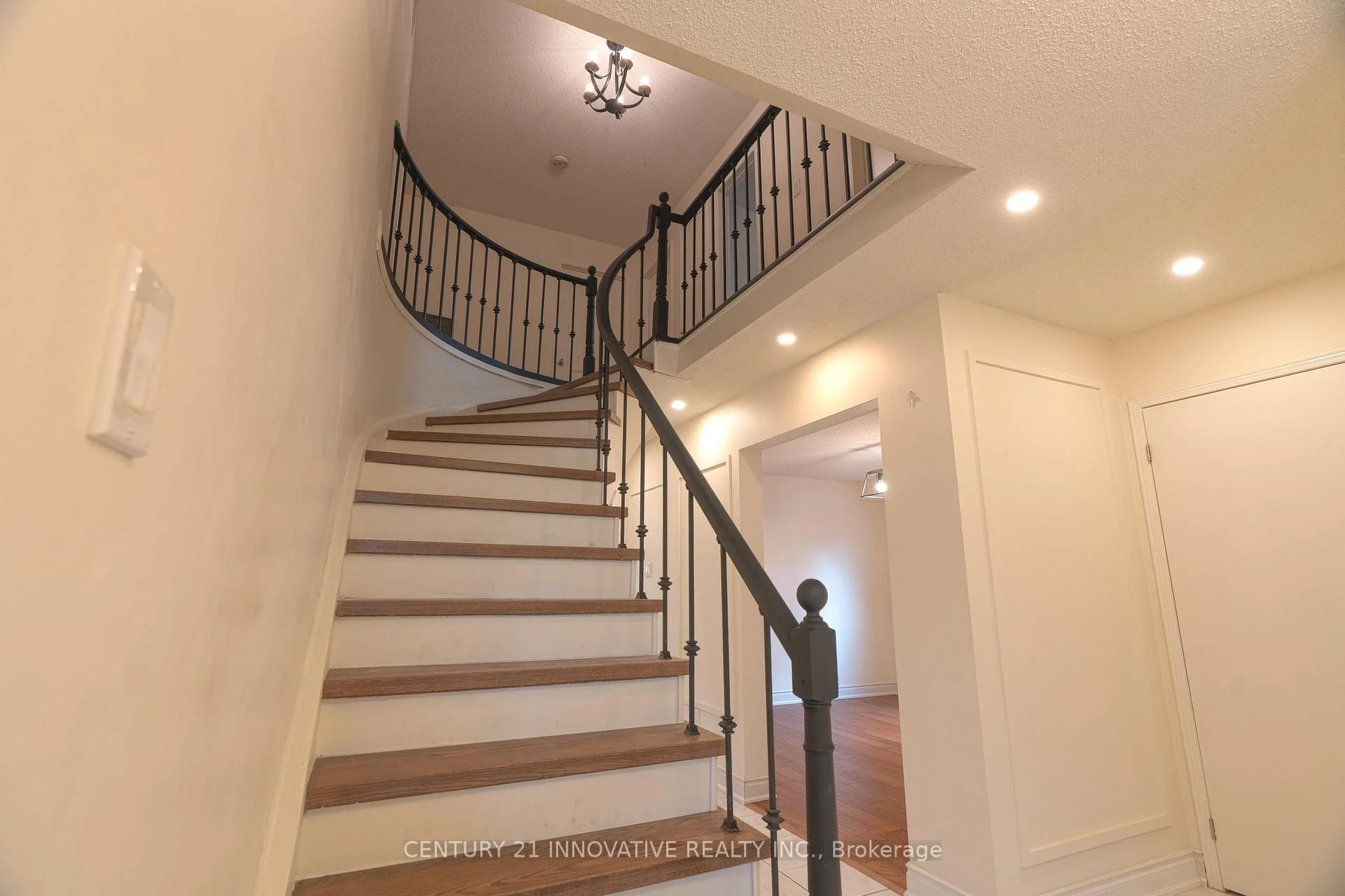Photo 17 of 35 Magill Drive, Ajax, Central — HOMEH
