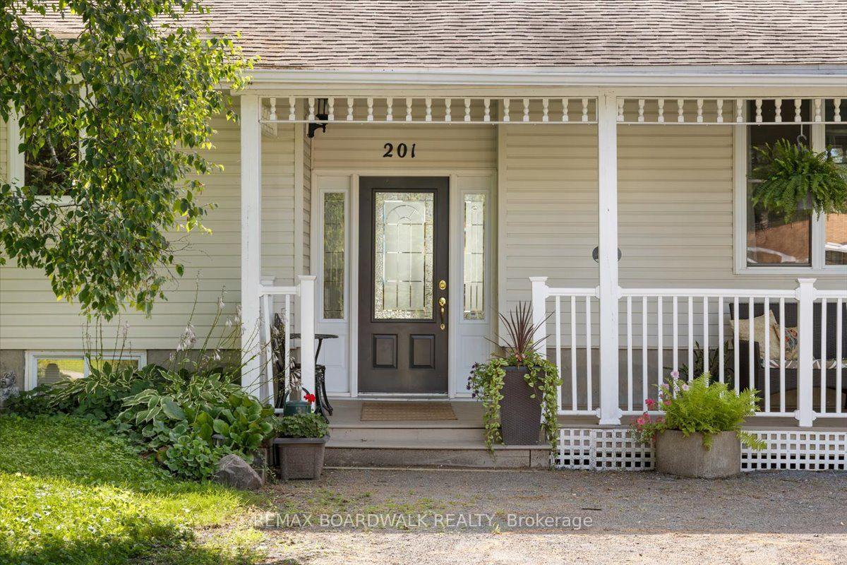 Photo 6 of 201 Linda Loop, Ottawa, Kinburn — HOMEH