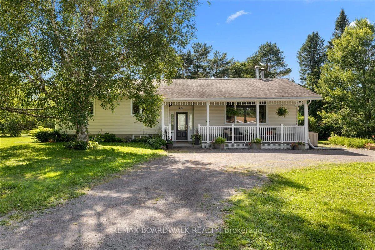 Photo 3 of 201 Linda Loop, Ottawa, Kinburn — HOMEH