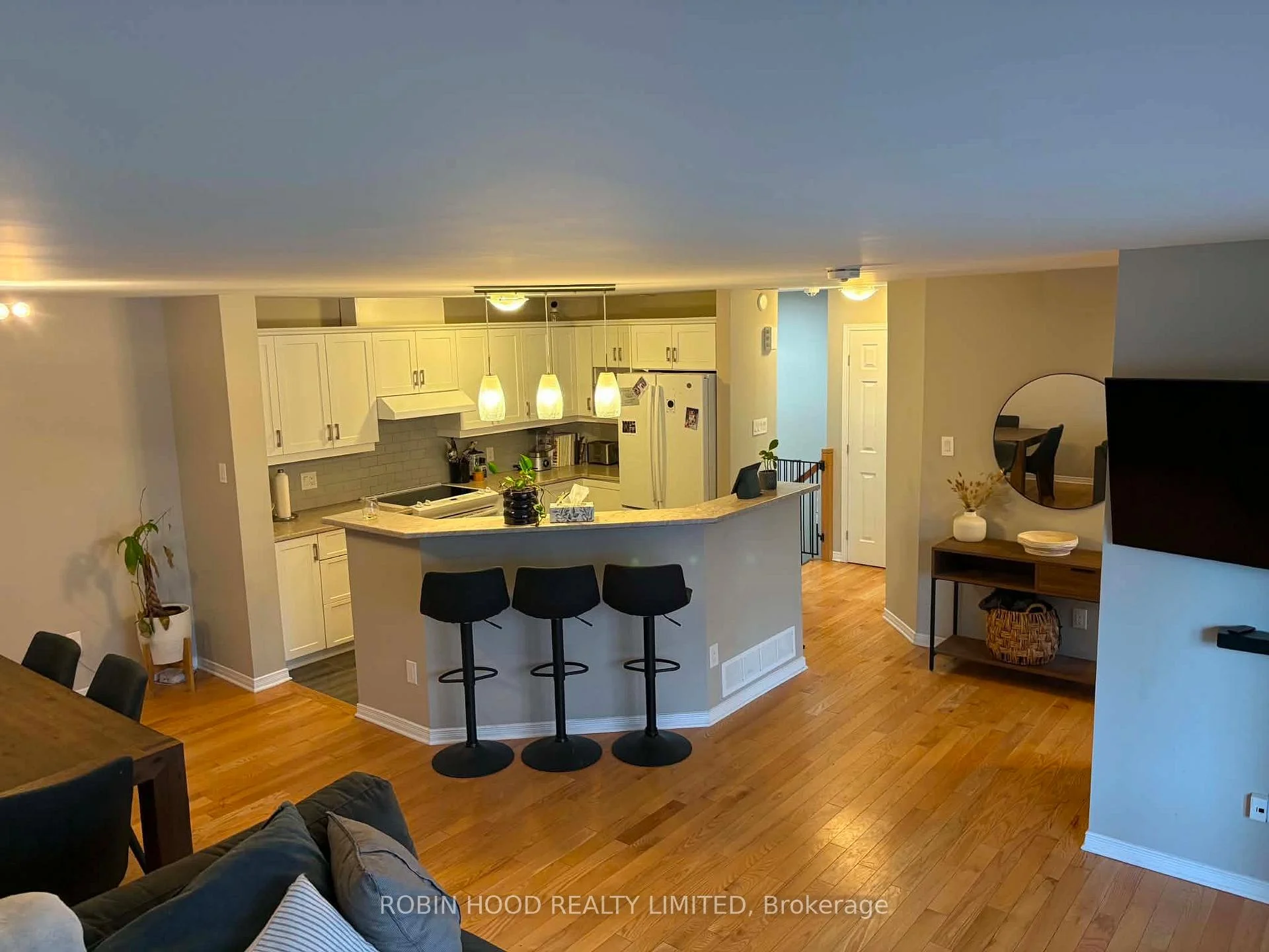 Front of Unit 211, 3275 St Joseph Boulevard