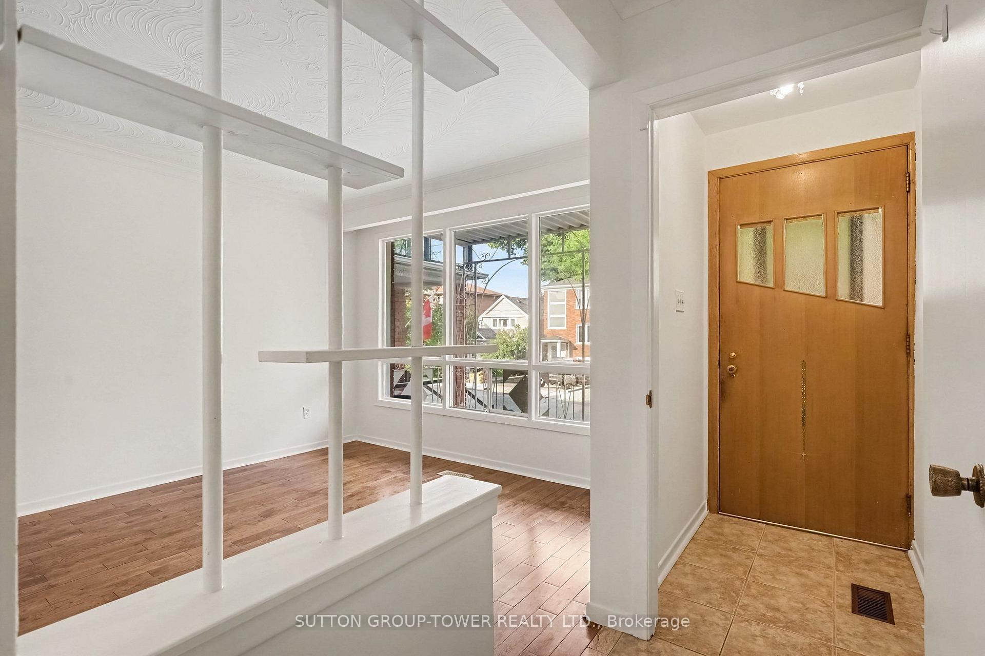 Photo 3 of 164 Robina Avenue W, Toronto, Oakwood Village — HOMEH