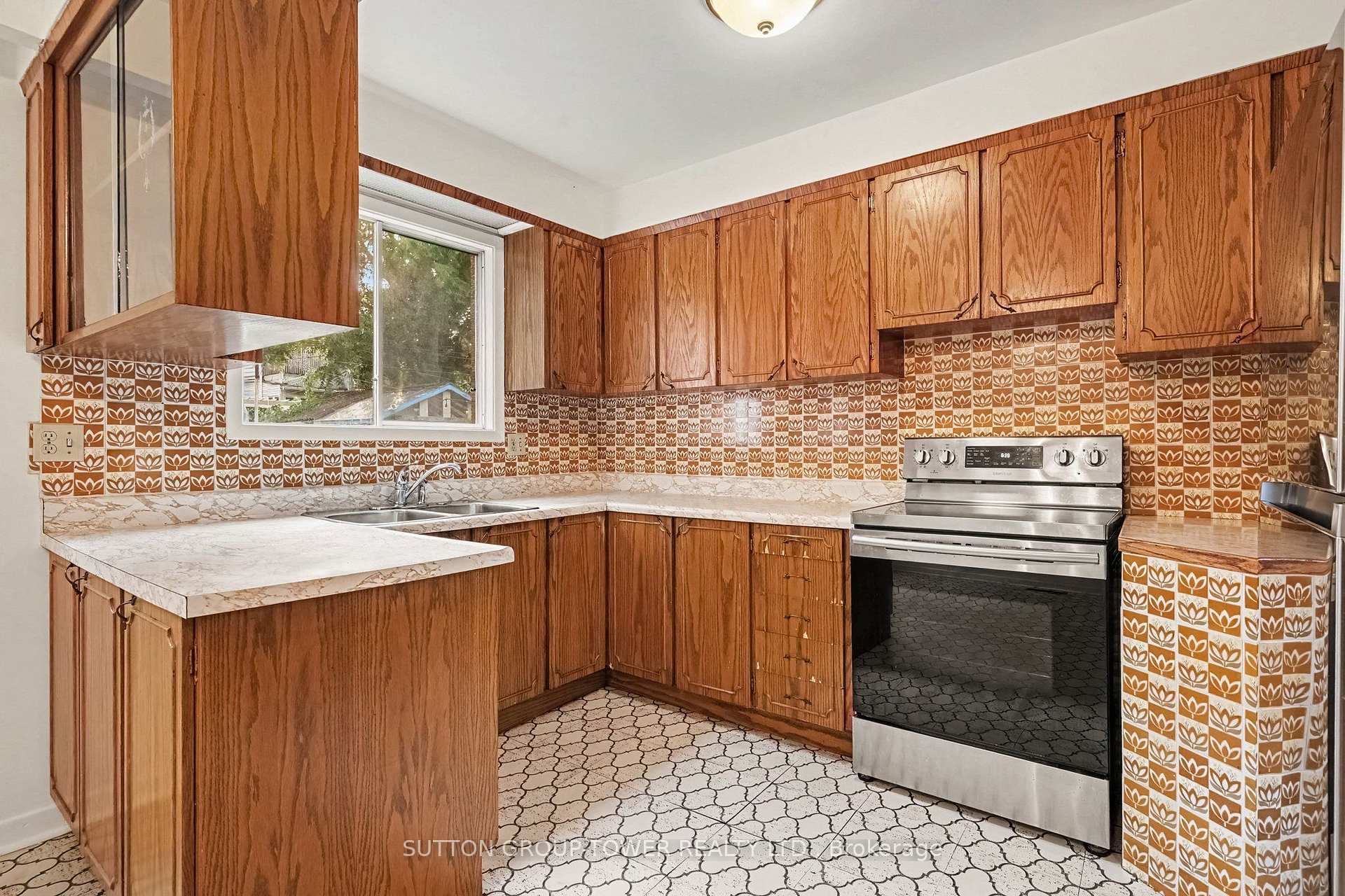 Photo 9 of 164 Robina Avenue W, Toronto, Oakwood Village — HOMEH