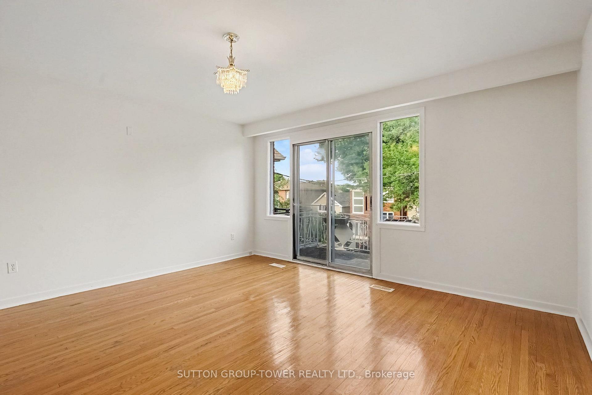 Photo 14 of 164 Robina Avenue W, Toronto, Oakwood Village — HOMEH