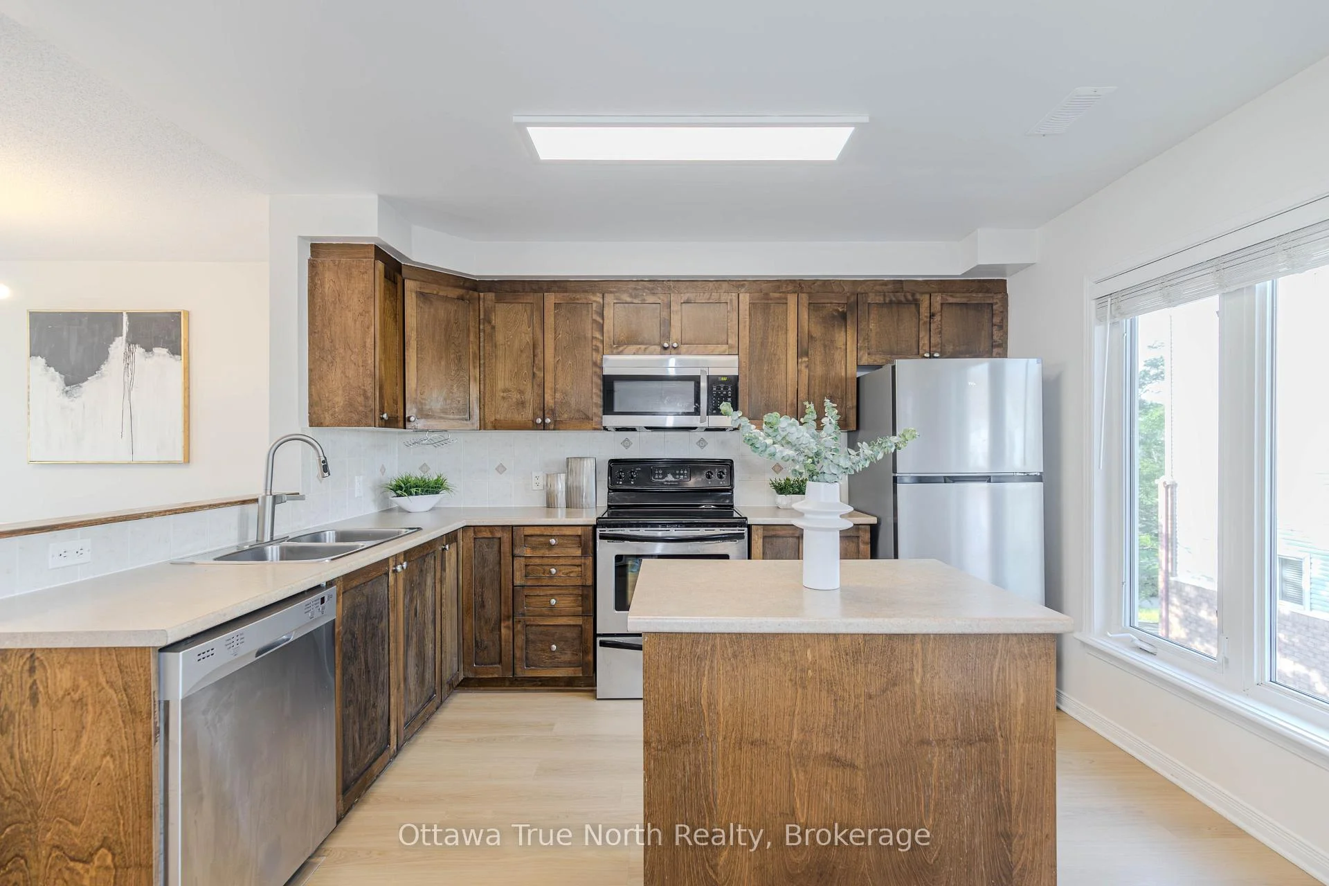 Photo 14 of Unit 9, 276 Keltie Private, Ottawa, Barrhaven - Longfields — HOMEH