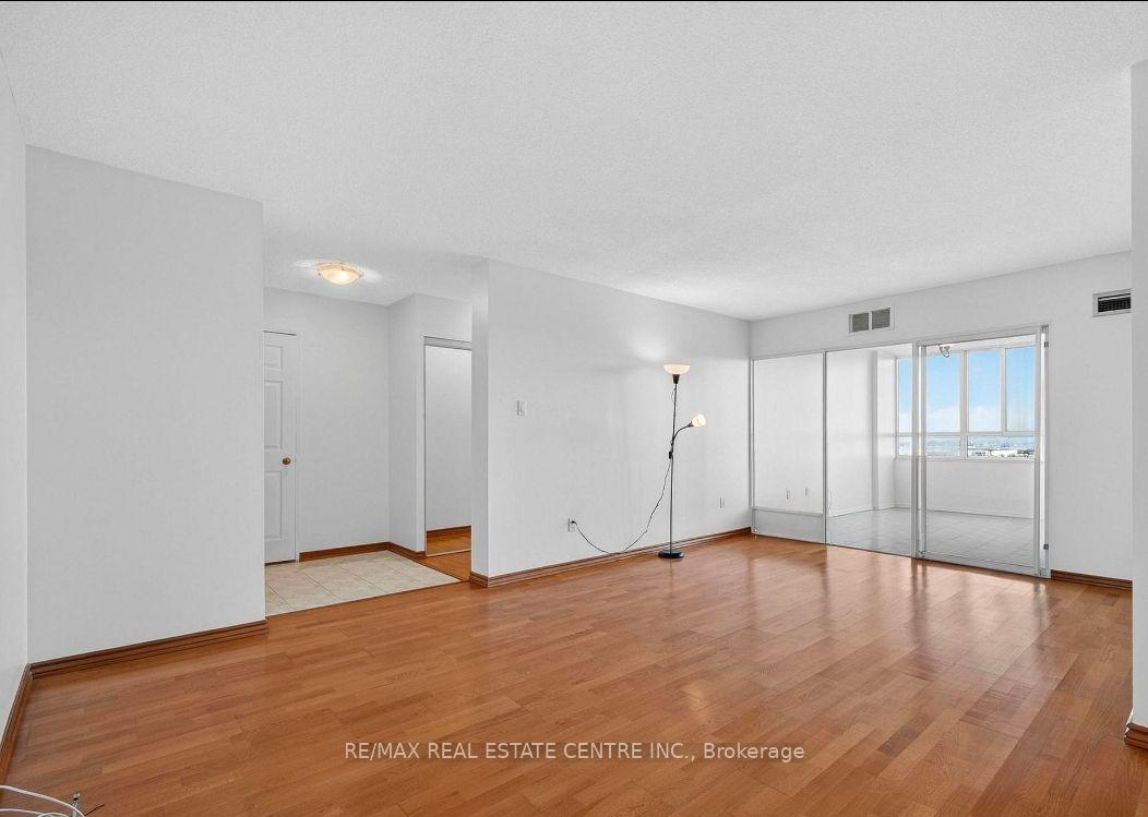 Photo 4 of Unit 1201, 100 County Court Boulevard, Brampton, Fletcher's Creek South — HOMEH