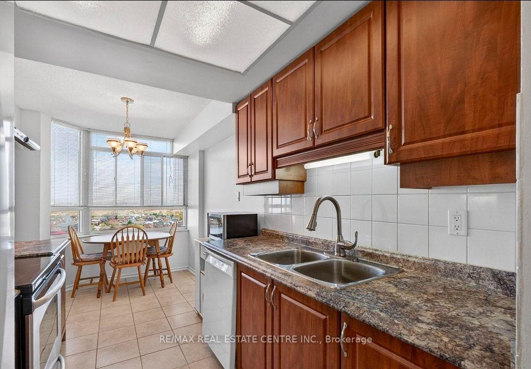 Photo 8 of Unit 1201, 100 County Court Boulevard, Brampton, Fletcher's Creek South — HOMEH