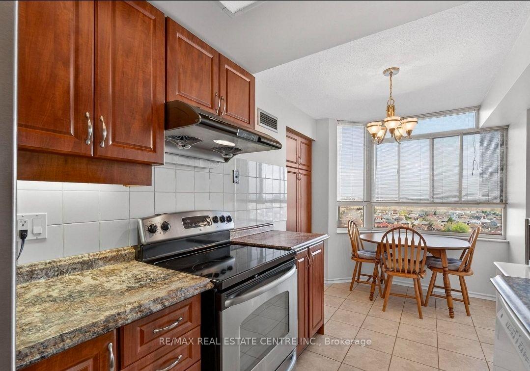 Photo 9 of Unit 1201, 100 County Court Boulevard, Brampton, Fletcher's Creek South — HOMEH