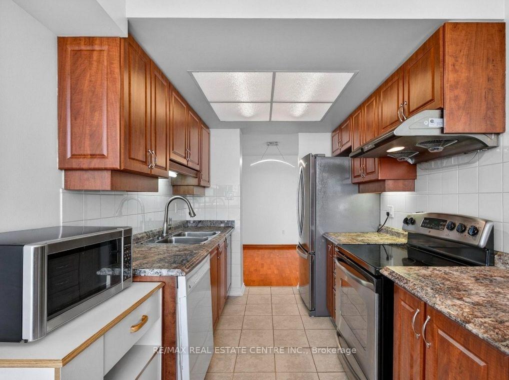Photo 11 of Unit 1201, 100 County Court Boulevard, Brampton, Fletcher's Creek South — HOMEH