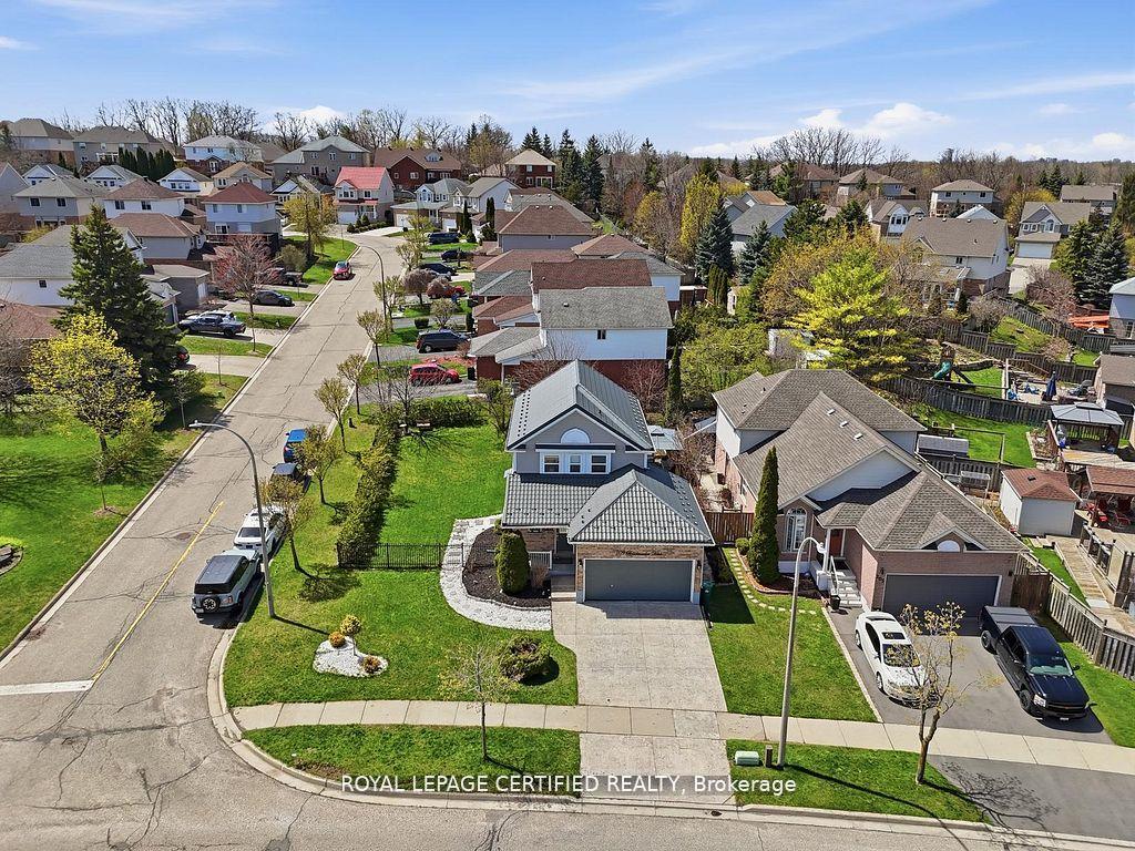 Photo 3 of 209 Briarmeadow Drive, Kitchener, Idlewood — HOMEH