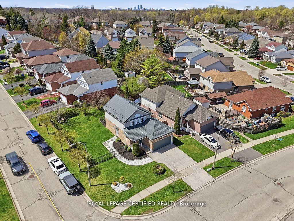 Photo 4 of 209 Briarmeadow Drive, Kitchener, Idlewood — HOMEH