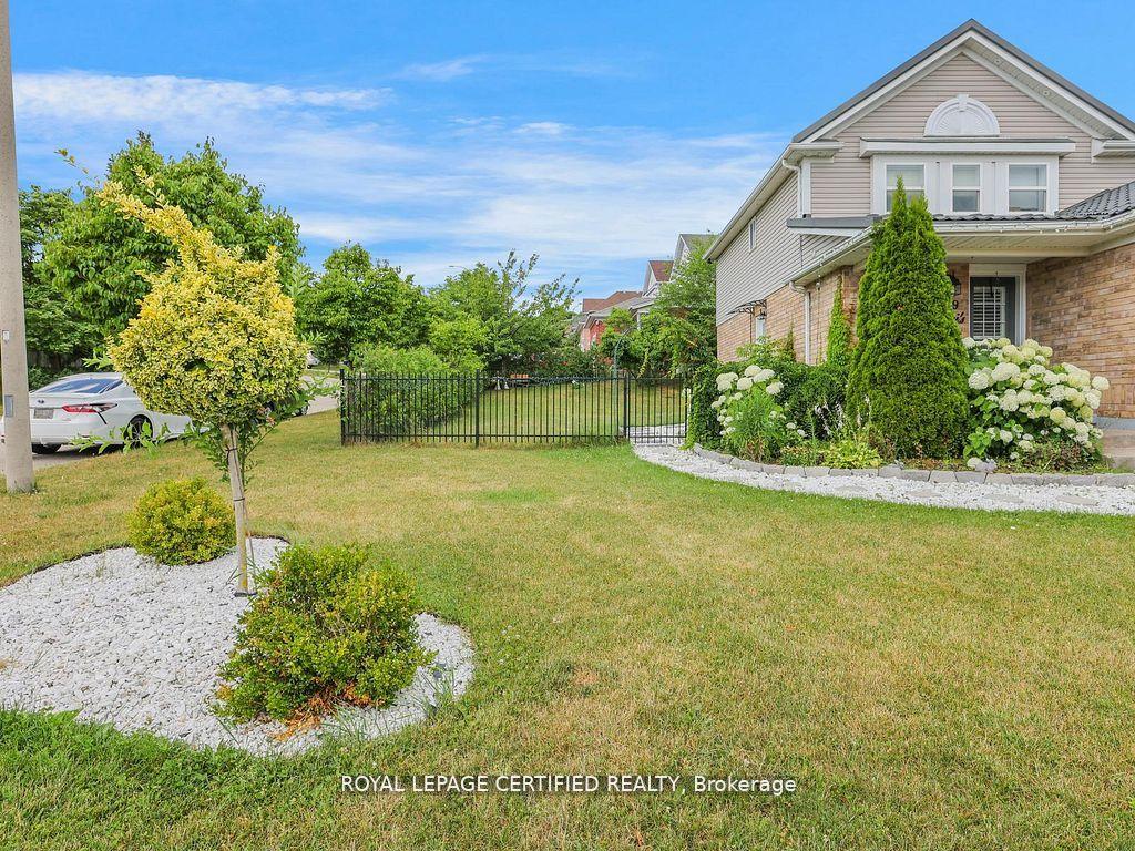 Photo 6 of 209 Briarmeadow Drive, Kitchener, Idlewood — HOMEH