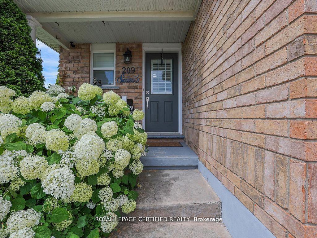 Photo 7 of 209 Briarmeadow Drive, Kitchener, Idlewood — HOMEH