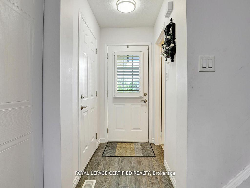 Photo 8 of 209 Briarmeadow Drive, Kitchener, Idlewood — HOMEH