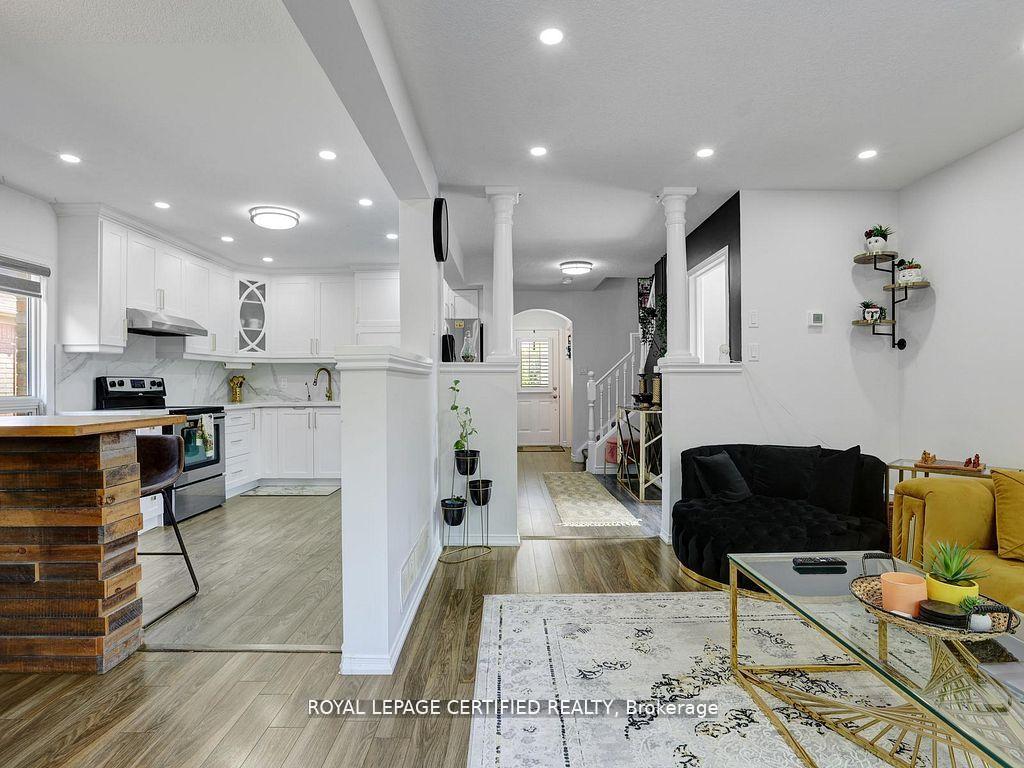 Photo 18 of 209 Briarmeadow Drive, Kitchener, Idlewood — HOMEH