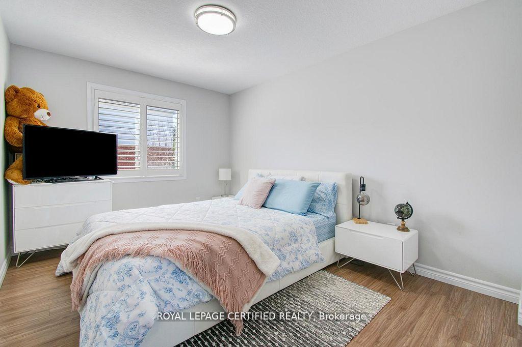 Photo 21 of 209 Briarmeadow Drive, Kitchener, Idlewood — HOMEH