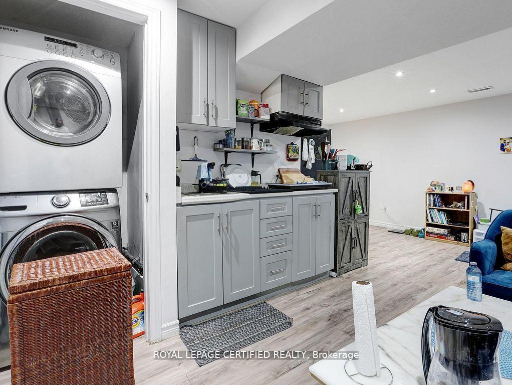 Photo 32 of 209 Briarmeadow Drive, Kitchener, Idlewood — HOMEH