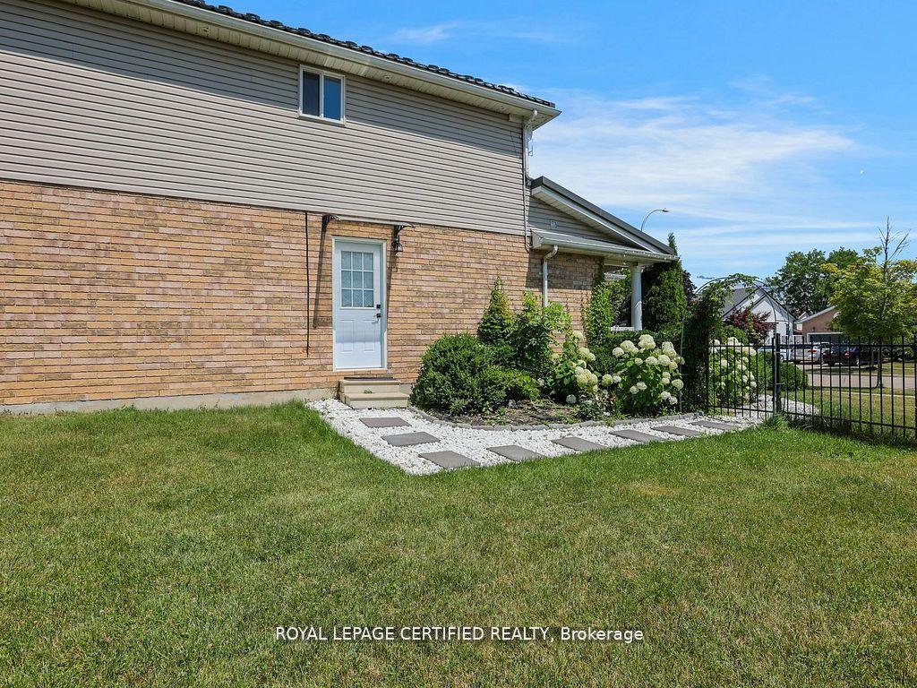 Photo 38 of 209 Briarmeadow Drive, Kitchener, Idlewood — HOMEH