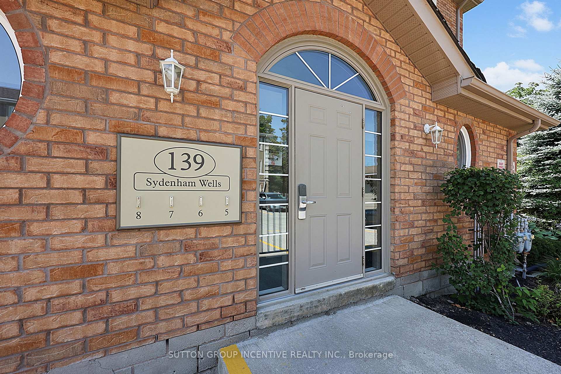 Photo 2 of Unit 7, 139 Sydenham Wells, Barrie, Georgian Drive — HOMEH