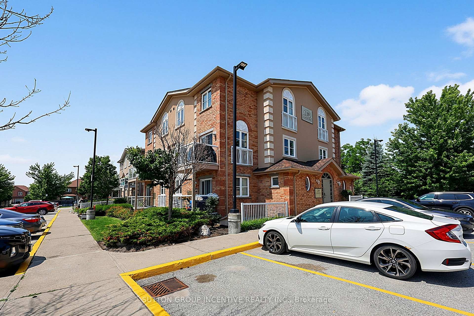 Photo 4 of Unit 7, 139 Sydenham Wells, Barrie, Georgian Drive — HOMEH