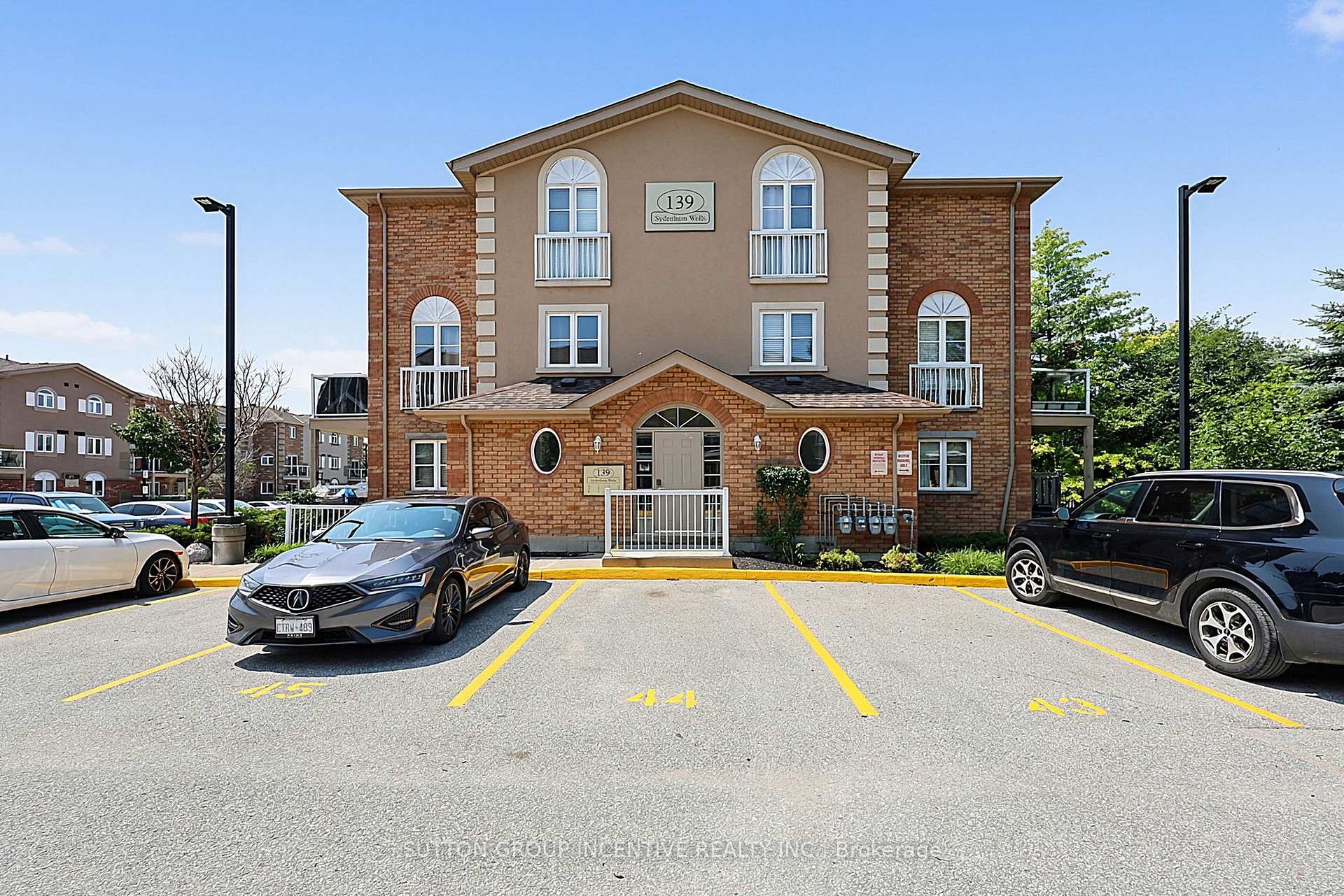 Photo 36 of Unit 7, 139 Sydenham Wells, Barrie, Georgian Drive — HOMEH