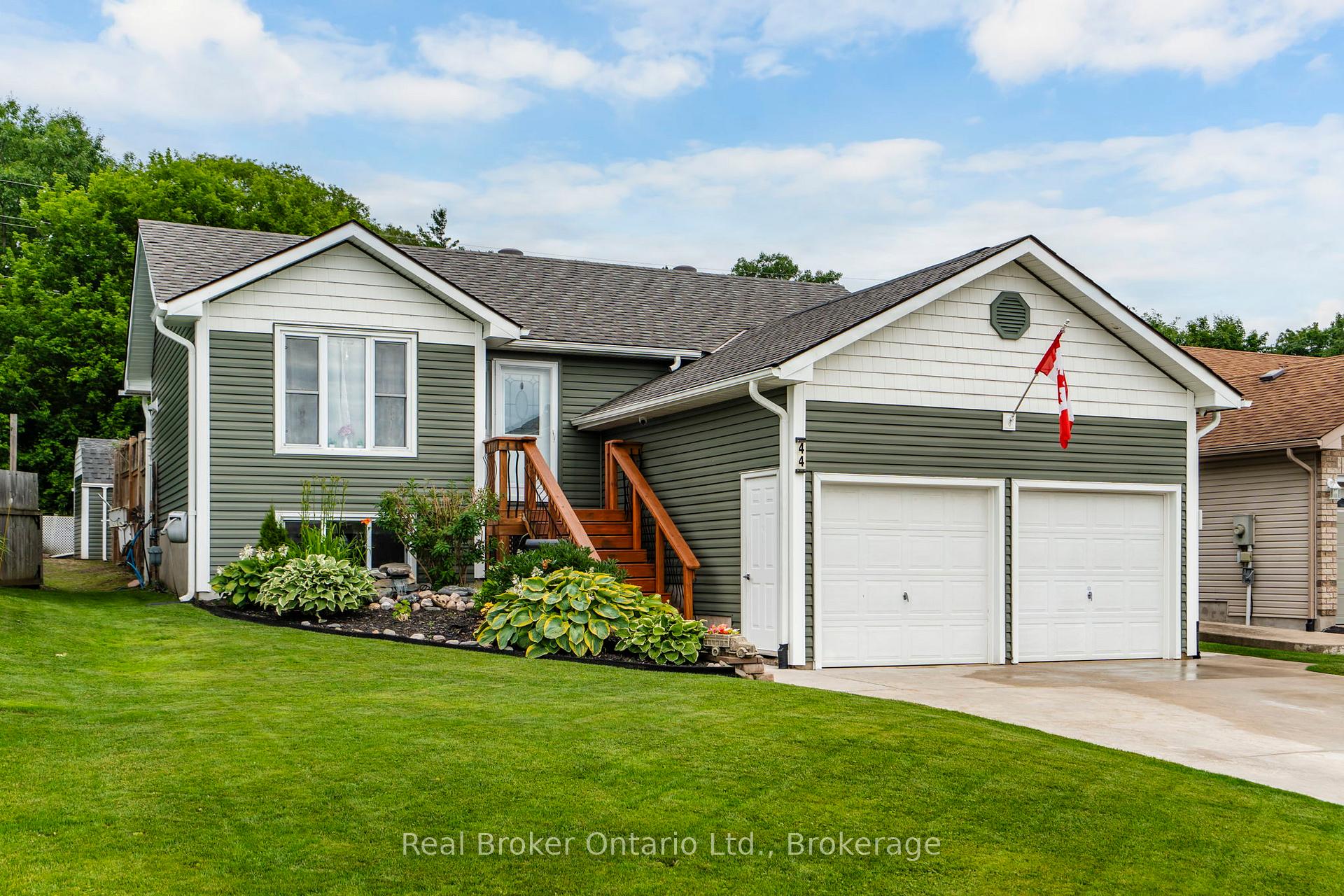 Photo 2 of 44 Byrnes Crescent, Penetanguishene — HOMEH
