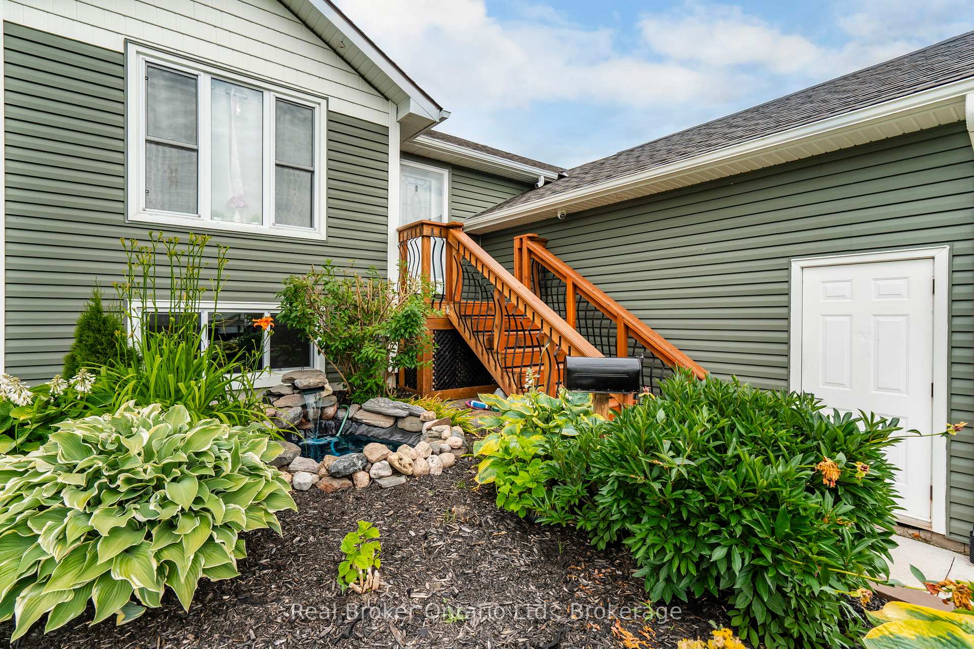 Photo 3 of 44 Byrnes Crescent, Penetanguishene — HOMEH