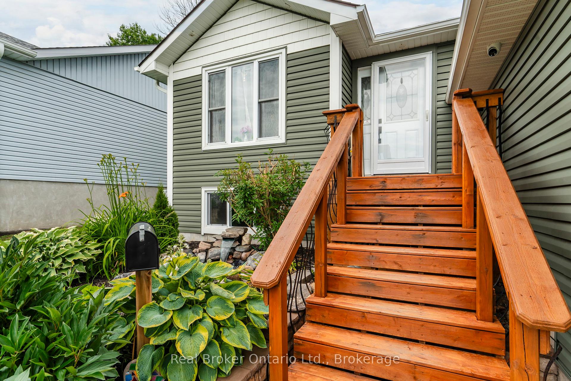 Photo 4 of 44 Byrnes Crescent, Penetanguishene — HOMEH
