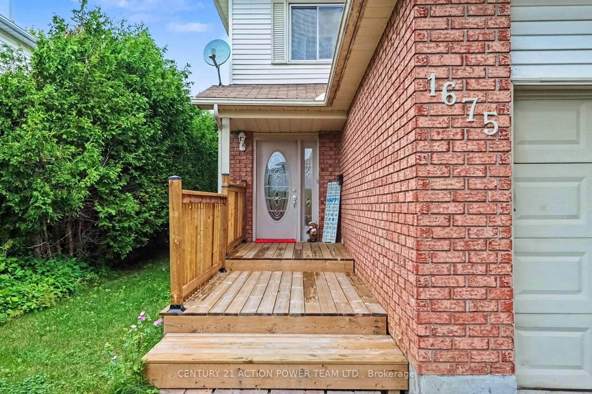 Photo 4 of 1675 Lacombe Drive, Ottawa, Fallingbrook/Pineridge — HOMEH