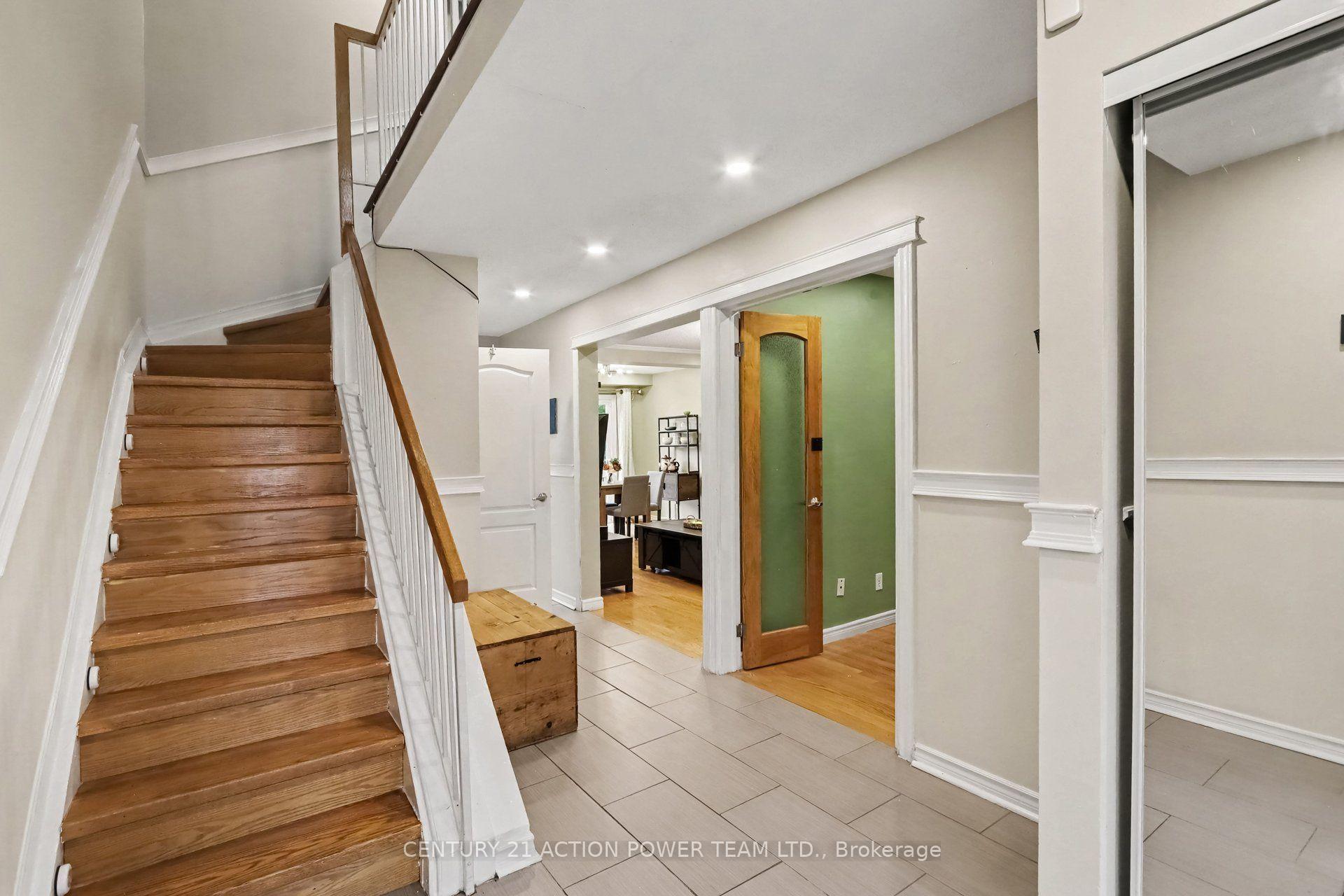 Photo 6 of 1675 Lacombe Drive, Ottawa, Fallingbrook/Pineridge — HOMEH