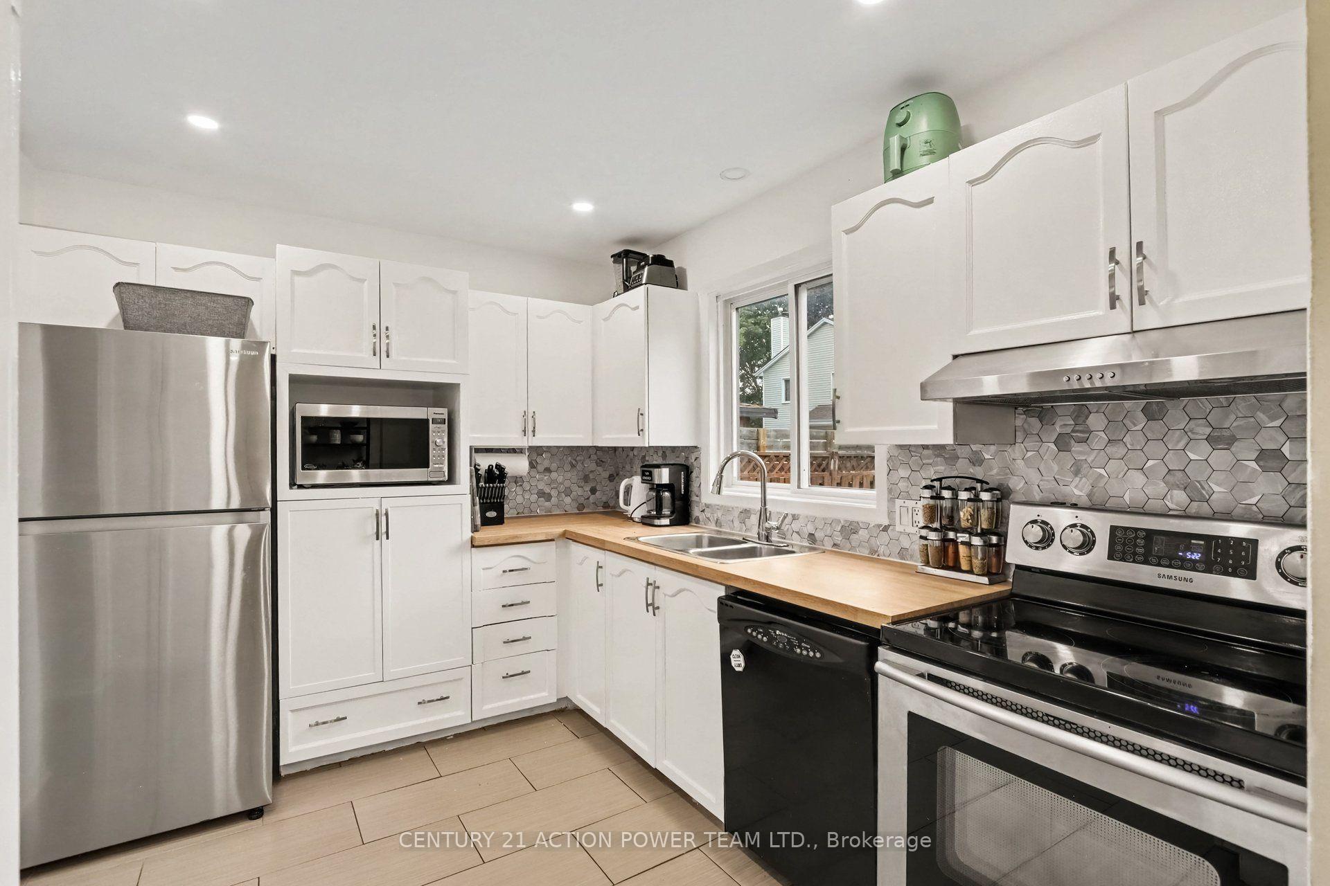 Photo 10 of 1675 Lacombe Drive, Ottawa, Fallingbrook/Pineridge — HOMEH