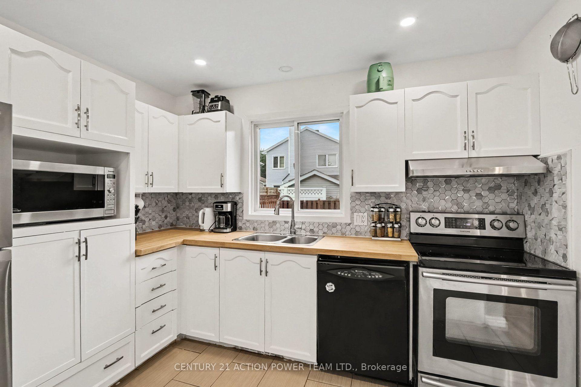 Photo 12 of 1675 Lacombe Drive, Ottawa, Fallingbrook/Pineridge — HOMEH