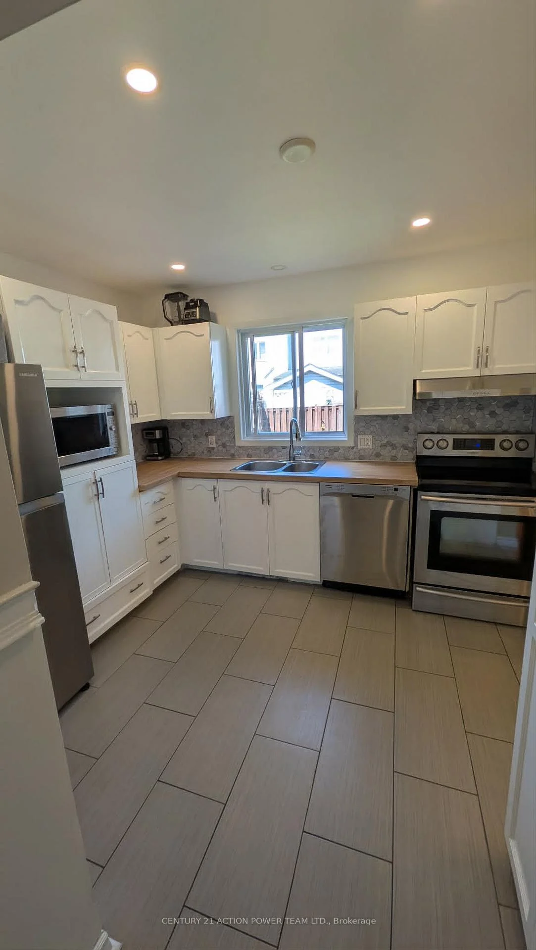 Photo 11 of 1675 Lacombe Drive, Ottawa, Fallingbrook/Pineridge — HOMEH