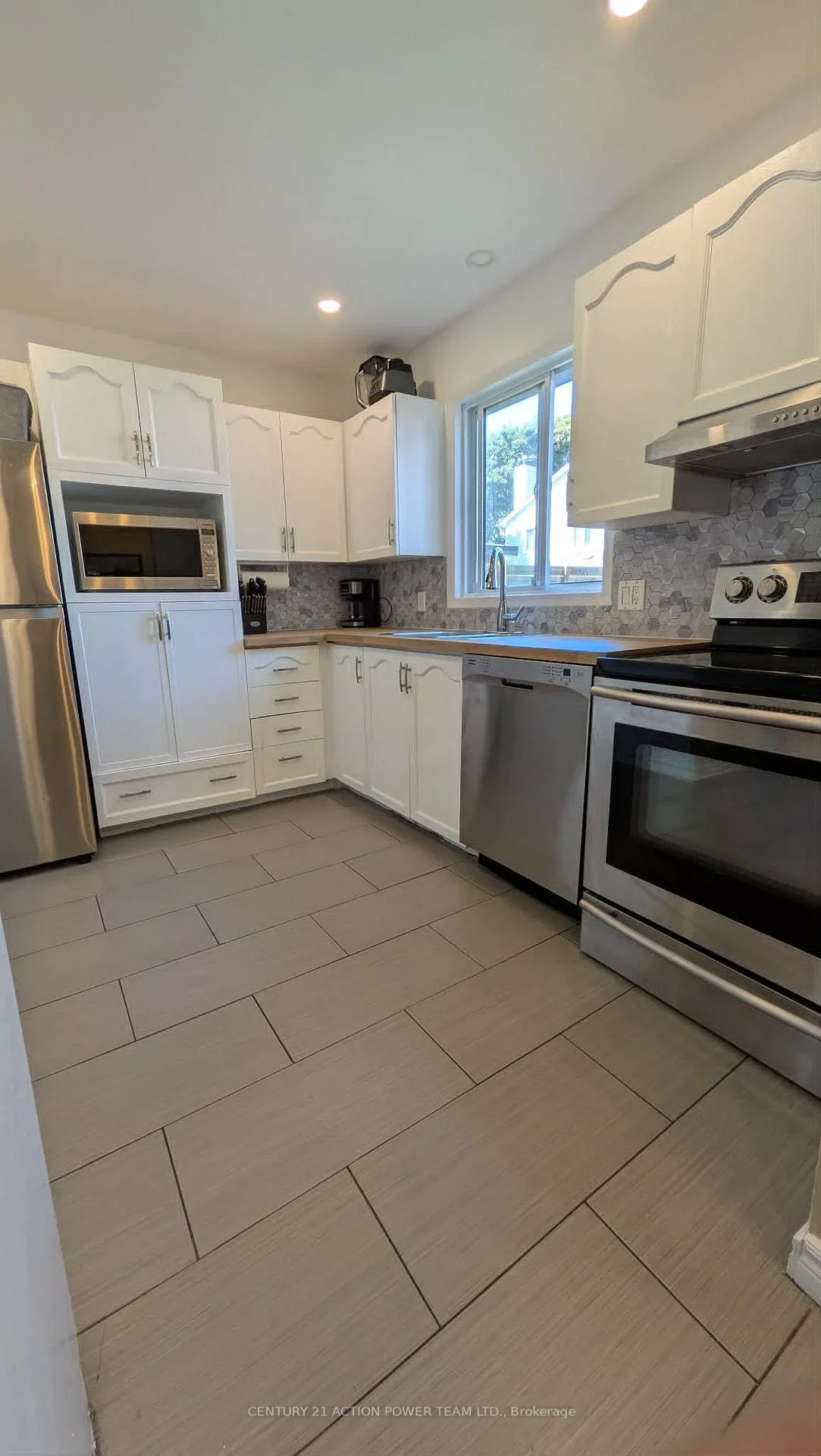 Photo 15 of 1675 Lacombe Drive, Ottawa, Fallingbrook/Pineridge — HOMEH