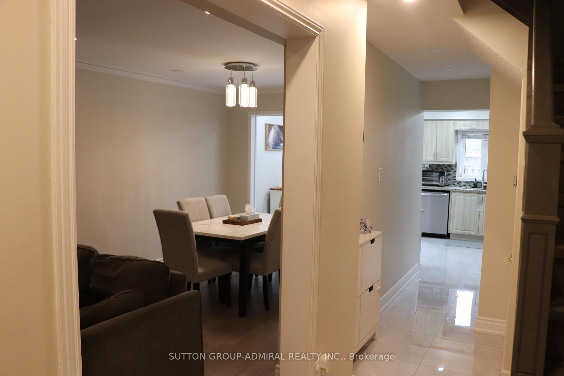 Photo 2 of 15 Apollo Road, Markham, Middlefield — HOMEH