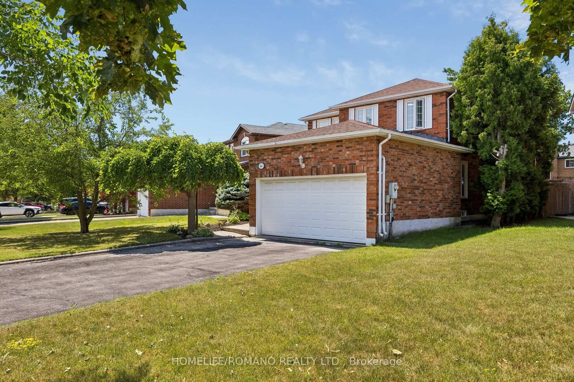 Photo 2 of 54 Links Road, Vaughan, Maple — HOMEH