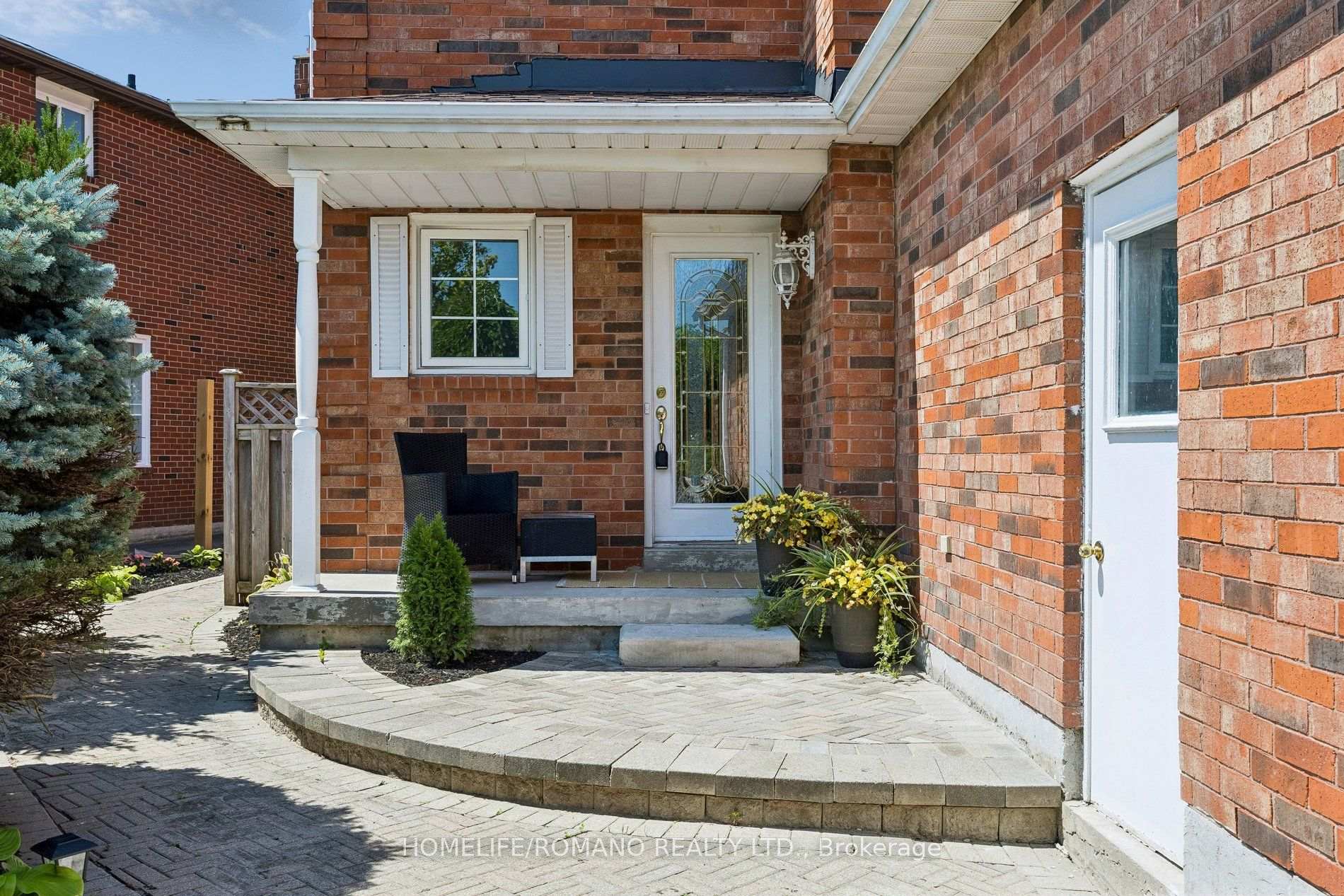 Photo 4 of 54 Links Road, Vaughan, Maple — HOMEH
