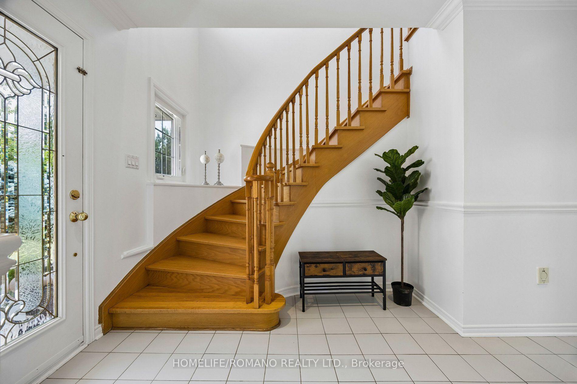 Photo 6 of 54 Links Road, Vaughan, Maple — HOMEH