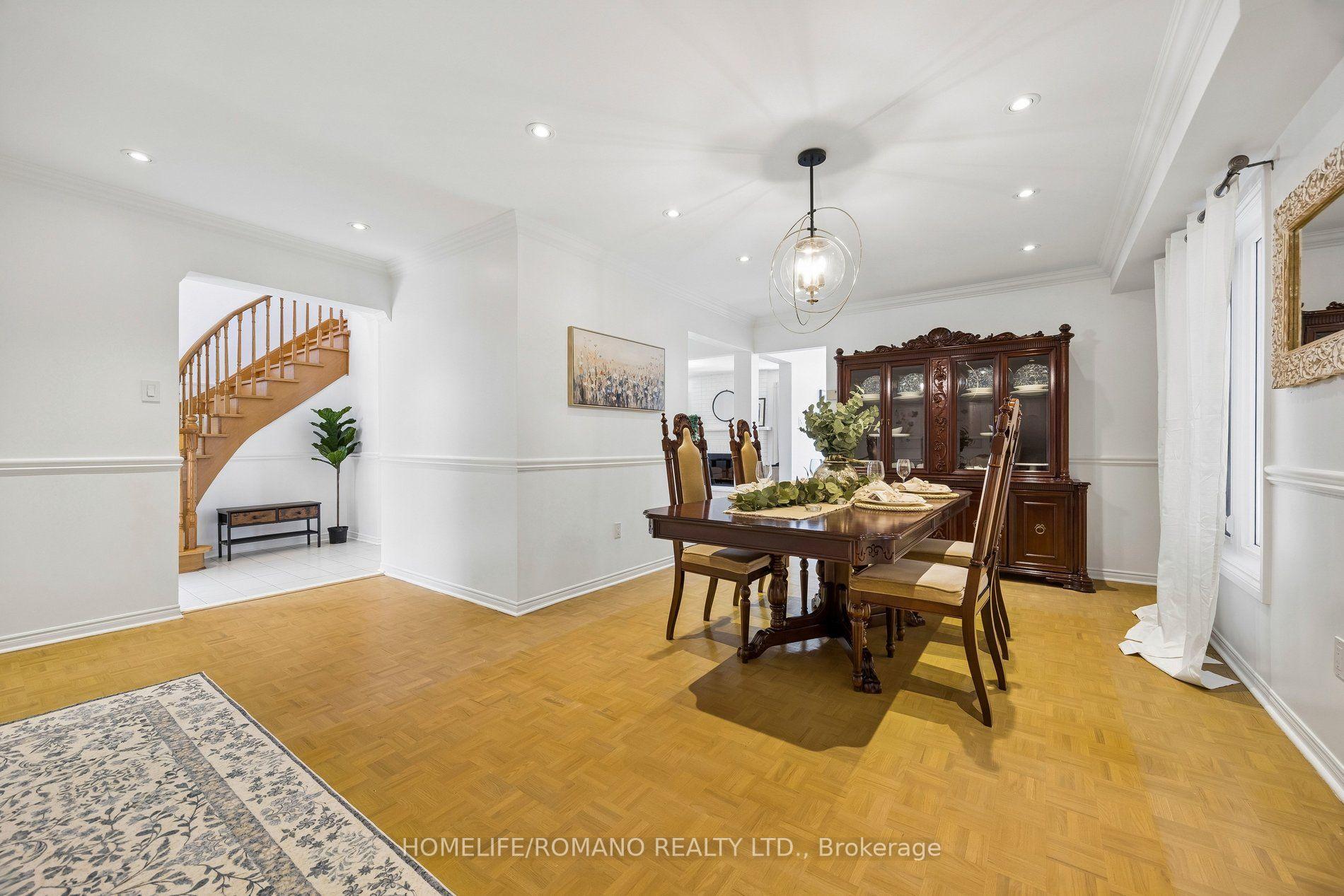 Photo 8 of 54 Links Road, Vaughan, Maple — HOMEH