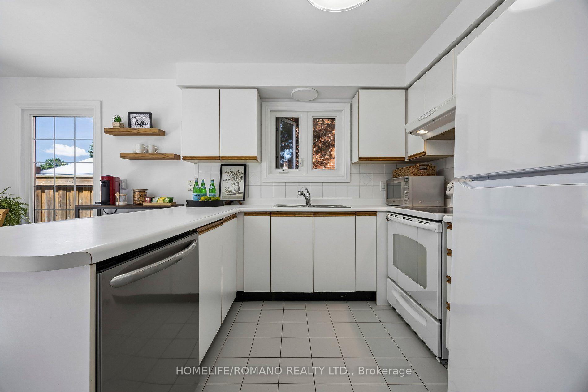 Photo 12 of 54 Links Road, Vaughan, Maple — HOMEH