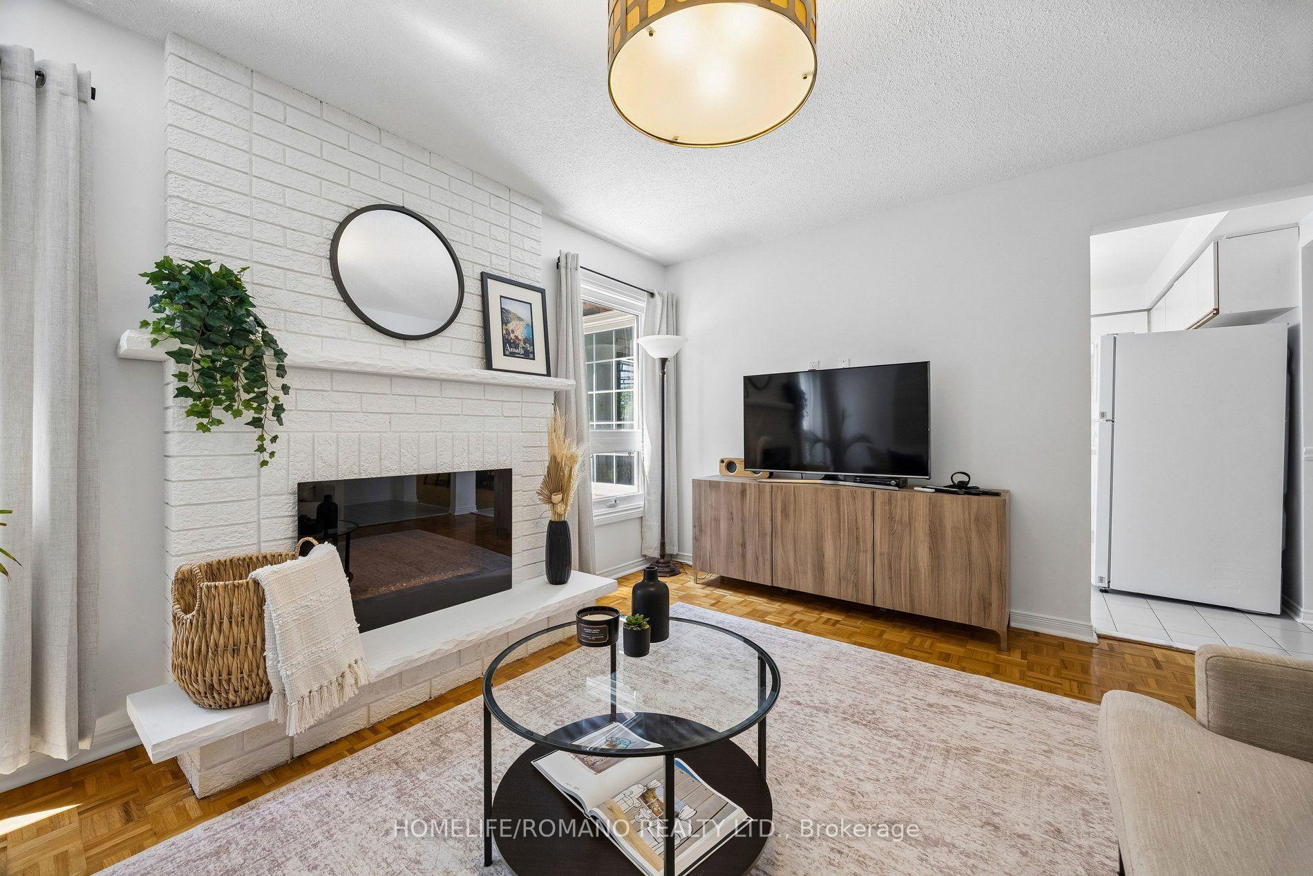 Photo 15 of 54 Links Road, Vaughan, Maple — HOMEH